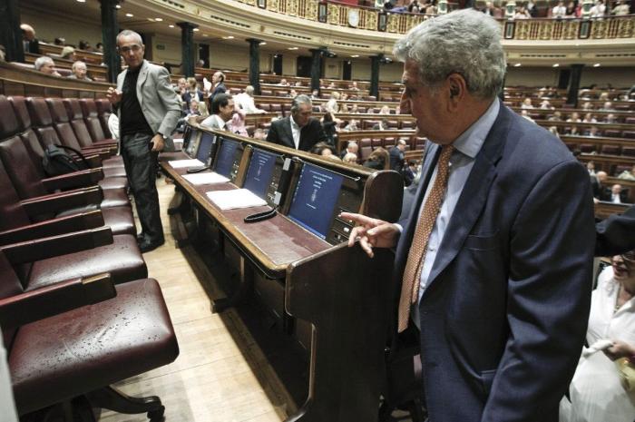 Lo que cuestan los diputados: 18,8 millones en nóminas y 6,75 millones en billetes de avión y tren