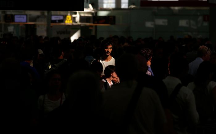 El Prat va a la huelga en plena temporada alta