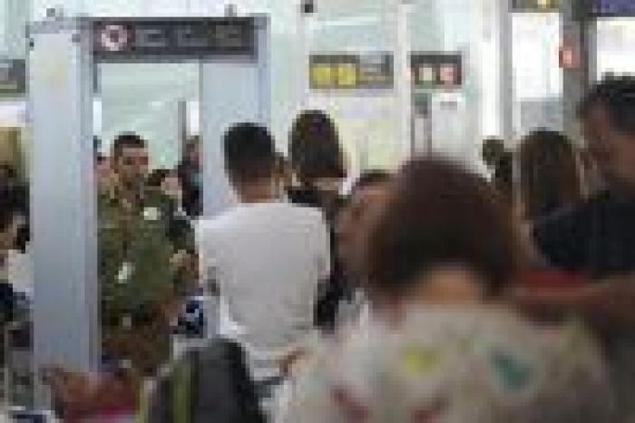 El Prat va a la huelga en plena temporada alta