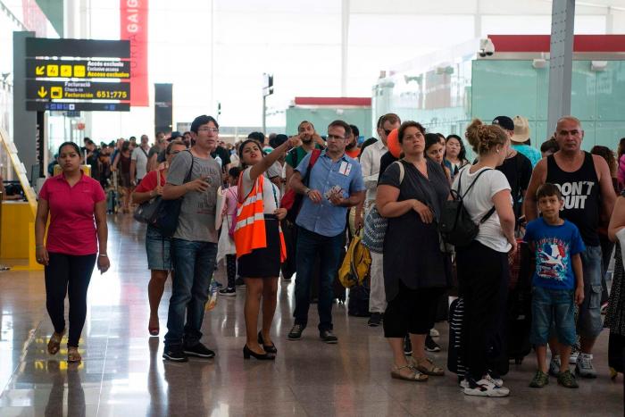 El Prat va a la huelga en plena temporada alta