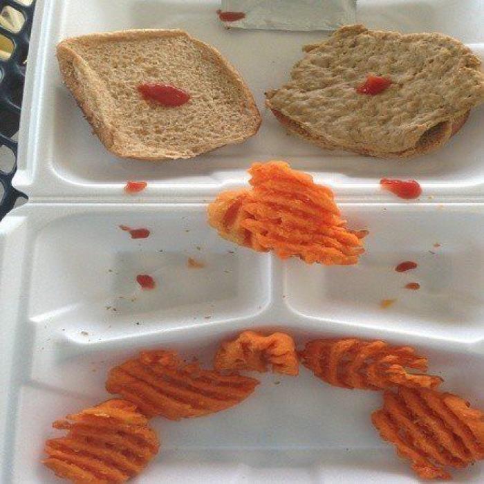 Indignación en Facebook con el menú de una residencia de mayores de Cáceres