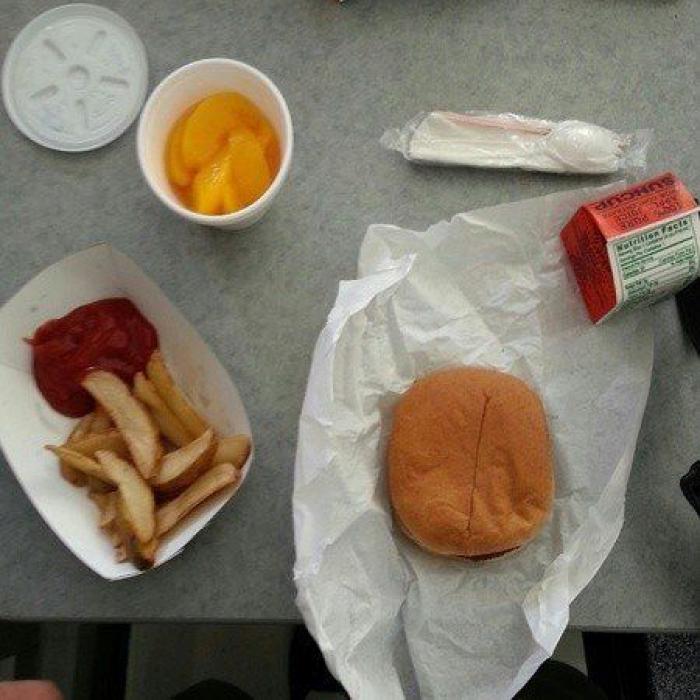 Indignación en Facebook con el menú de una residencia de mayores de Cáceres