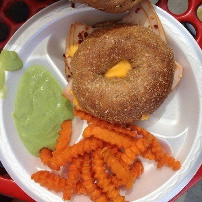 Indignación en Facebook con el menú de una residencia de mayores de Cáceres