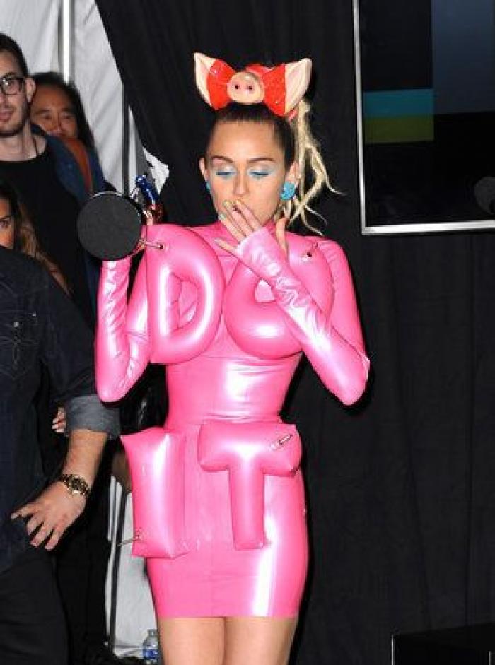 Qué van a hacer Miley Cyrus y Liam Hemsworth con los 16 animales que compartían