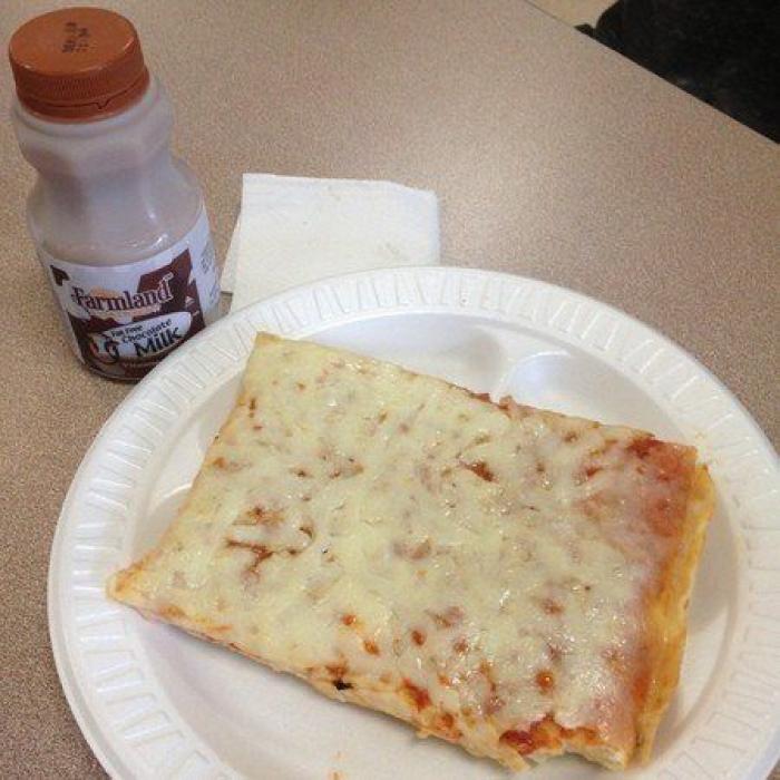 Indignación en Facebook con el menú de una residencia de mayores de Cáceres