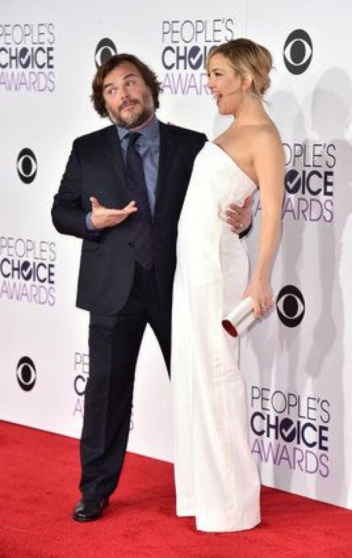El vestido le jugó una mala pasada a Dakota Johnson en los People's Choice Awards 2016