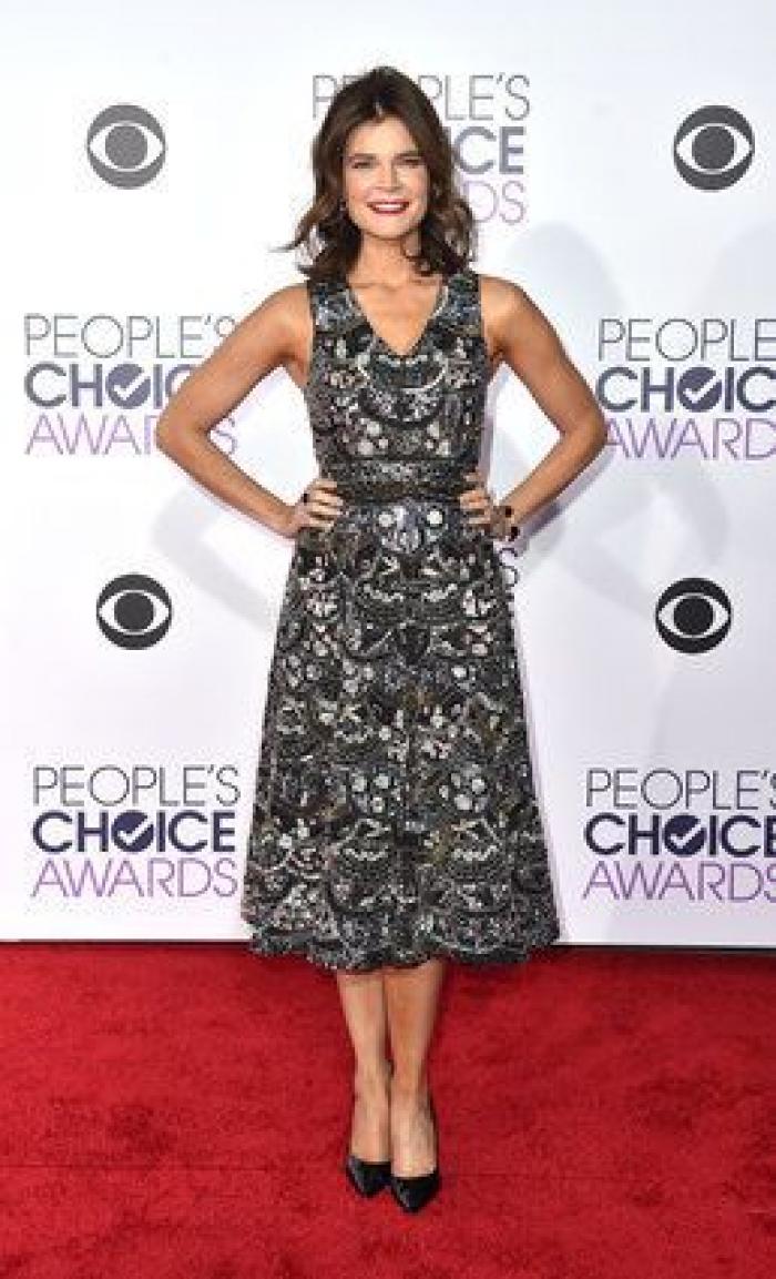 El vestido le jugó una mala pasada a Dakota Johnson en los People's Choice Awards 2016