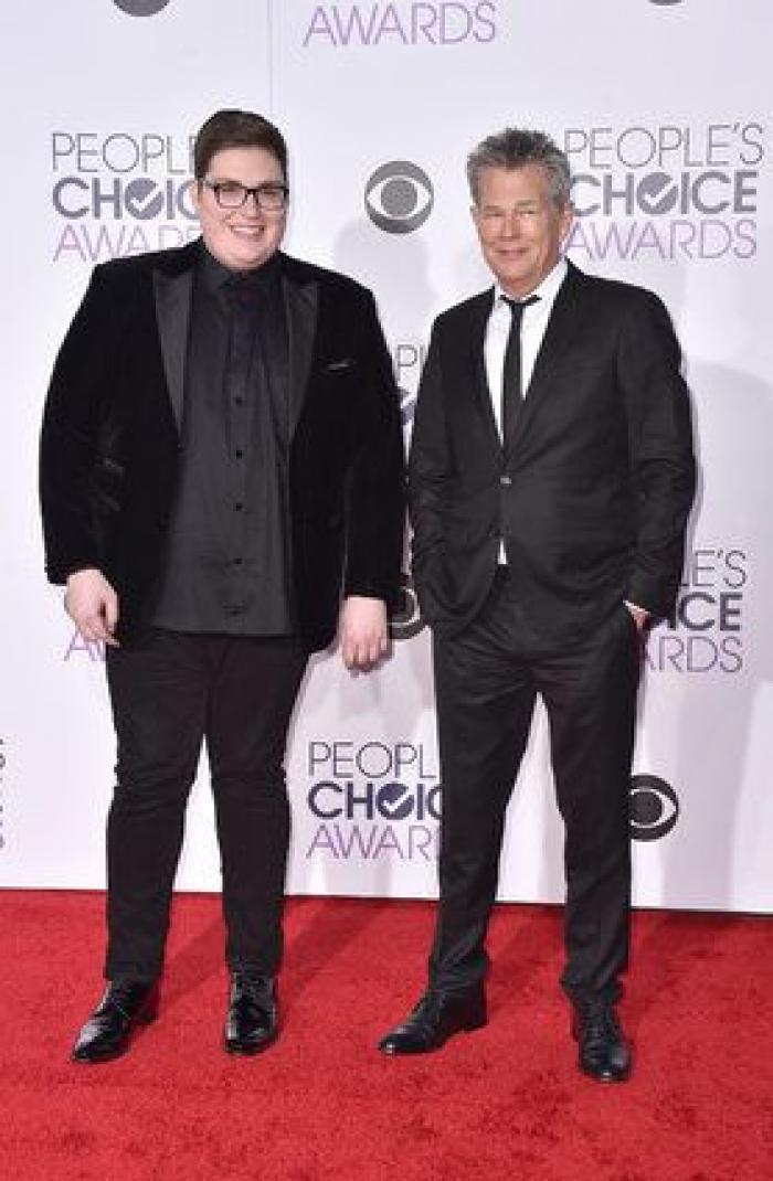 El vestido le jugó una mala pasada a Dakota Johnson en los People's Choice Awards 2016