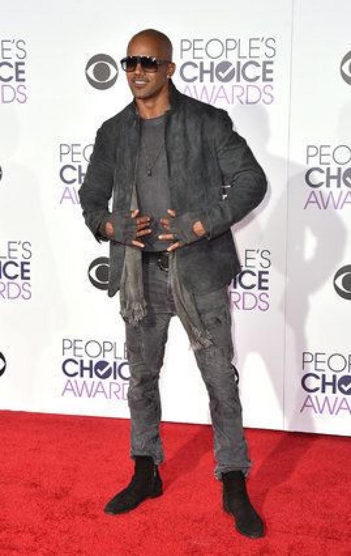 El vestido le jugó una mala pasada a Dakota Johnson en los People's Choice Awards 2016