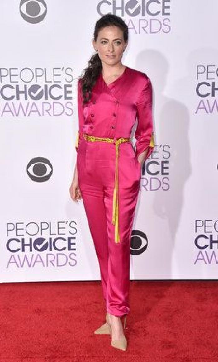 El vestido le jugó una mala pasada a Dakota Johnson en los People's Choice Awards 2016