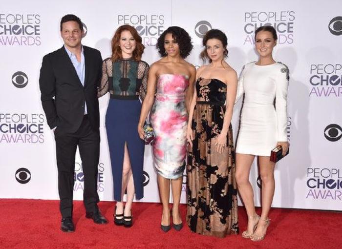 El vestido le jugó una mala pasada a Dakota Johnson en los People's Choice Awards 2016