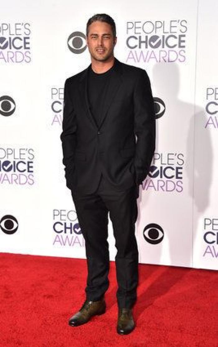 El vestido le jugó una mala pasada a Dakota Johnson en los People's Choice Awards 2016