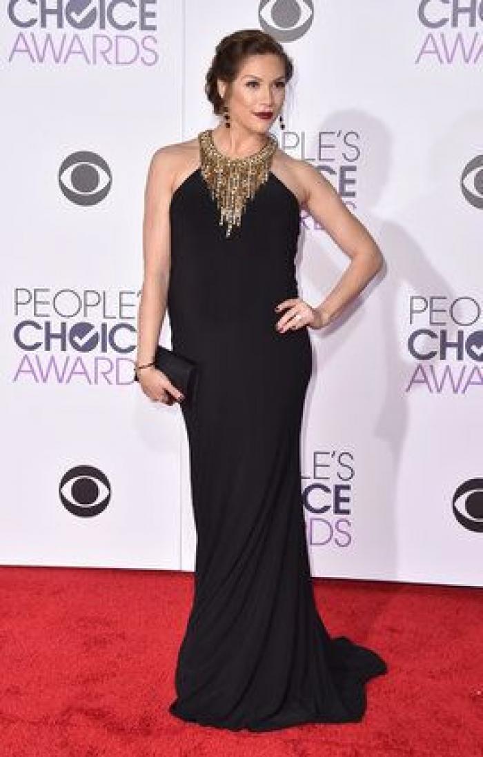 El vestido le jugó una mala pasada a Dakota Johnson en los People's Choice Awards 2016