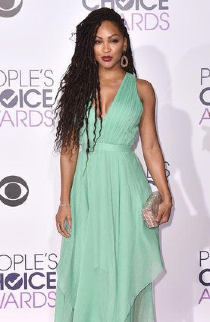 El vestido le jugó una mala pasada a Dakota Johnson en los People's Choice Awards 2016