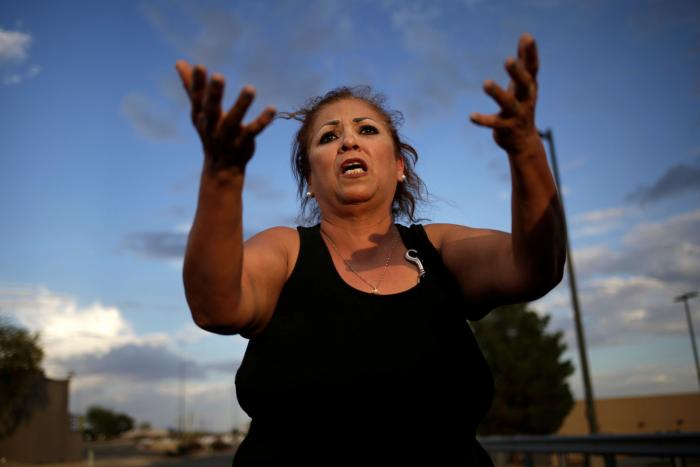 Cientos de personas arropan al viudo de El Paso que temía quedarse solo en el funeral