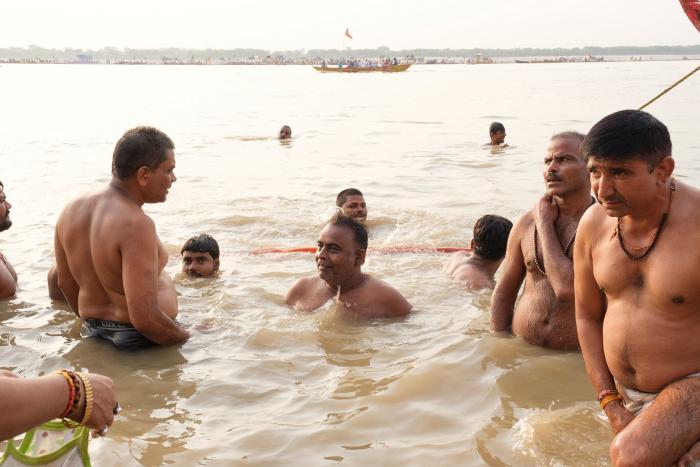 Jugar al bádminton en la ciudad de la muerte