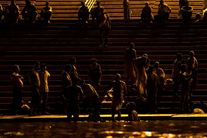 Jugar al bádminton en la ciudad de la muerte