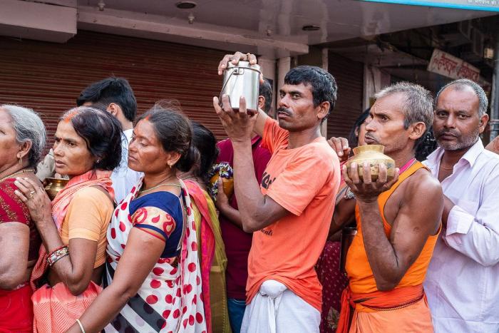 Jugar al bádminton en la ciudad de la muerte