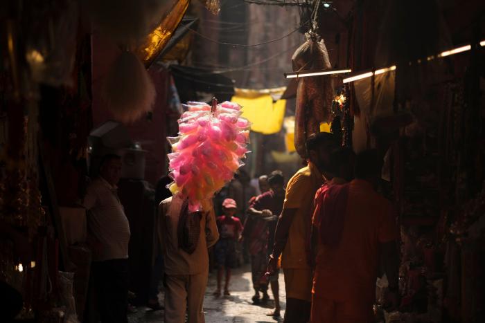 Jugar al bádminton en la ciudad de la muerte