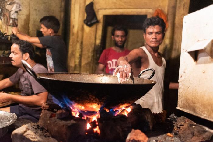 Jugar al bádminton en la ciudad de la muerte