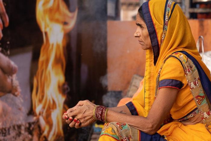 Jugar al bádminton en la ciudad de la muerte