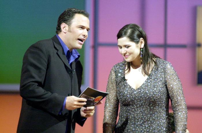 "¿Estamos en directo?": la confusión de Rosa López en pleno 'Mediafest Night Fever'