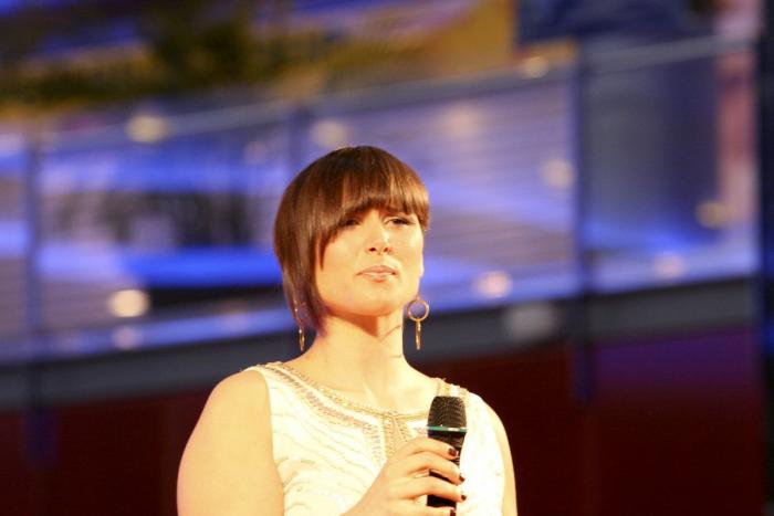 "¿Estamos en directo?": la confusión de Rosa López en pleno 'Mediafest Night Fever'