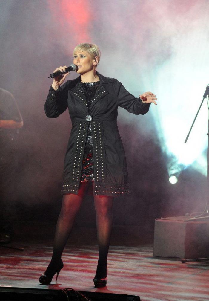 "¿Estamos en directo?": la confusión de Rosa López en pleno 'Mediafest Night Fever'