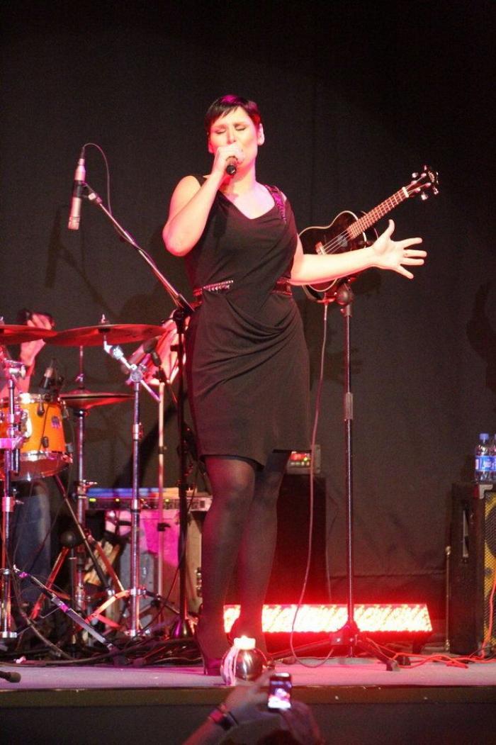 "¿Estamos en directo?": la confusión de Rosa López en pleno 'Mediafest Night Fever'