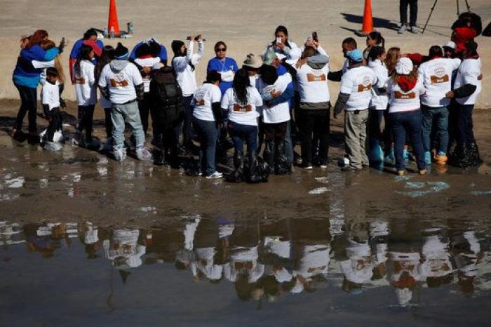 La madre del niño que deambulaba solo por la frontera de EEUU está secuestrada por las mafias