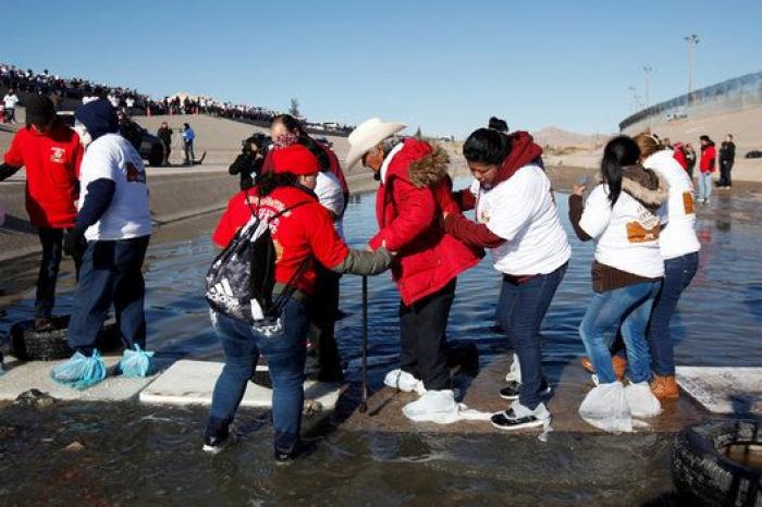 La madre del niño que deambulaba solo por la frontera de EEUU está secuestrada por las mafias