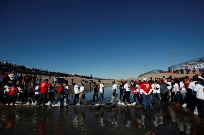 La madre del niño que deambulaba solo por la frontera de EEUU está secuestrada por las mafias