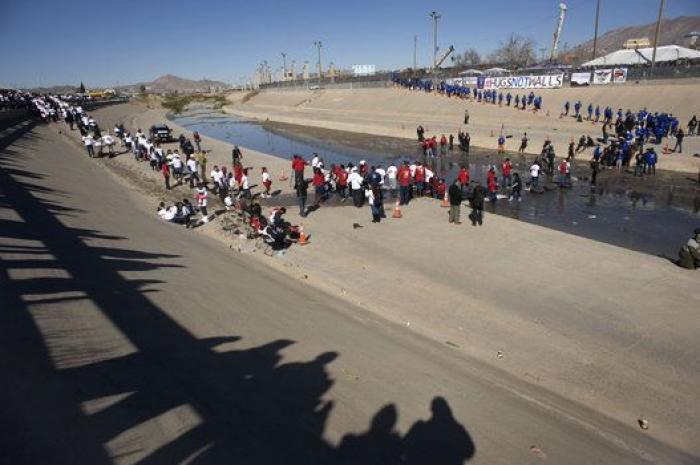 La madre del niño que deambulaba solo por la frontera de EEUU está secuestrada por las mafias