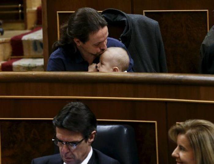 Polémica por la decisión de Bescansa de acudir al Congreso con su bebé