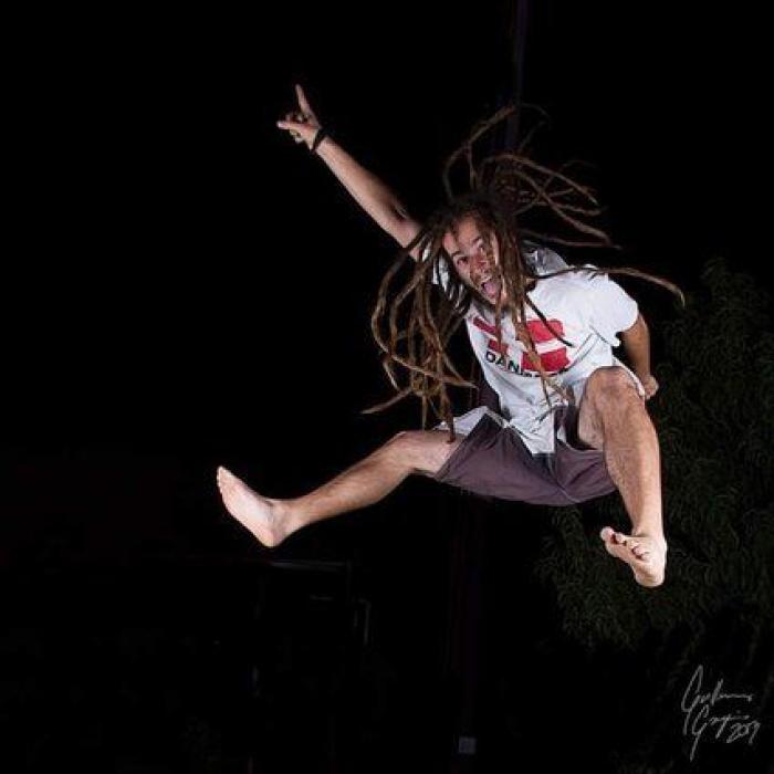 Guía completa para hacer, cuidar y limpiar (sí, limpiar) rastas