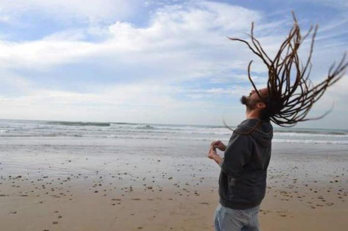 Guía completa para hacer, cuidar y limpiar (sí, limpiar) rastas