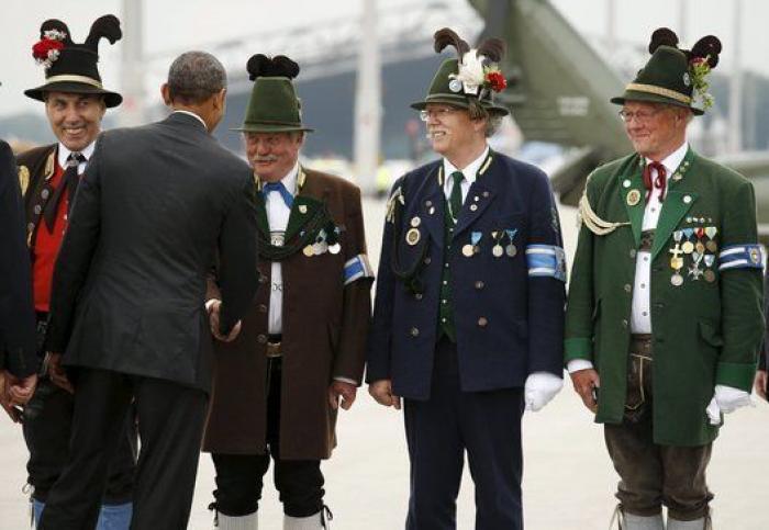 Miles de personas se manifiestan entre Hendaya e Irún contra la cumbre del G7