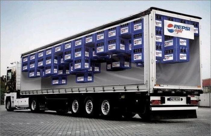 Ikea parodia a Apple en el anuncio de su nuevo catálogo (VÍDEO)