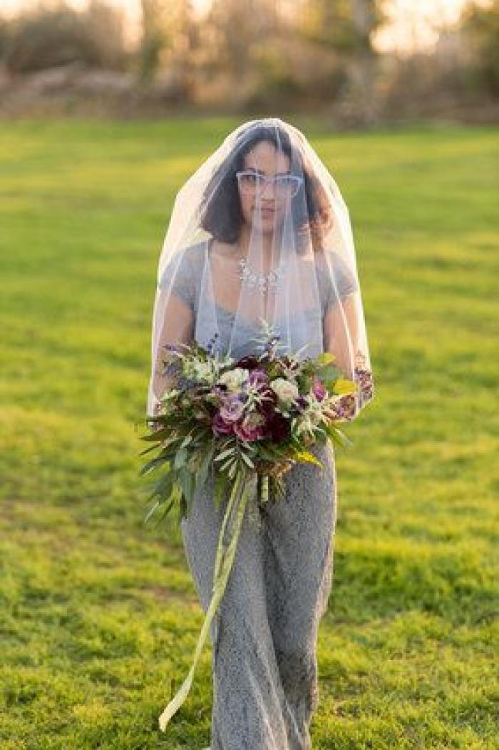 25 novias deslumbrantes que huyeron del blanco al elegir su vestido (FOTOS)