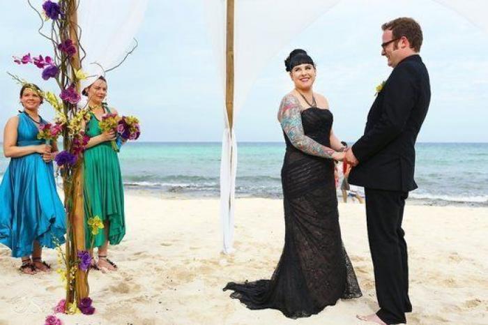 25 novias deslumbrantes que huyeron del blanco al elegir su vestido (FOTOS)