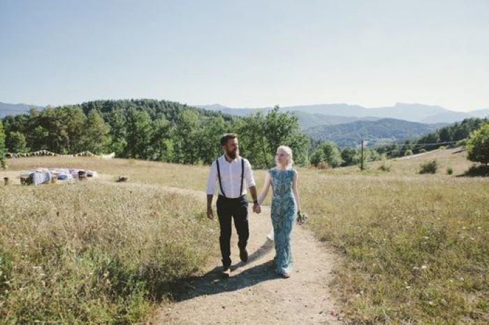 25 novias deslumbrantes que huyeron del blanco al elegir su vestido (FOTOS)