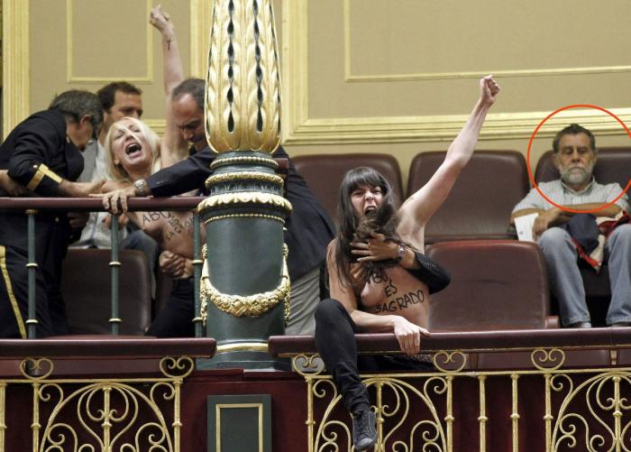 Femen en el Congreso: A ellos no les impresionan las protestas en topless (VÍDEO, FOTOS)