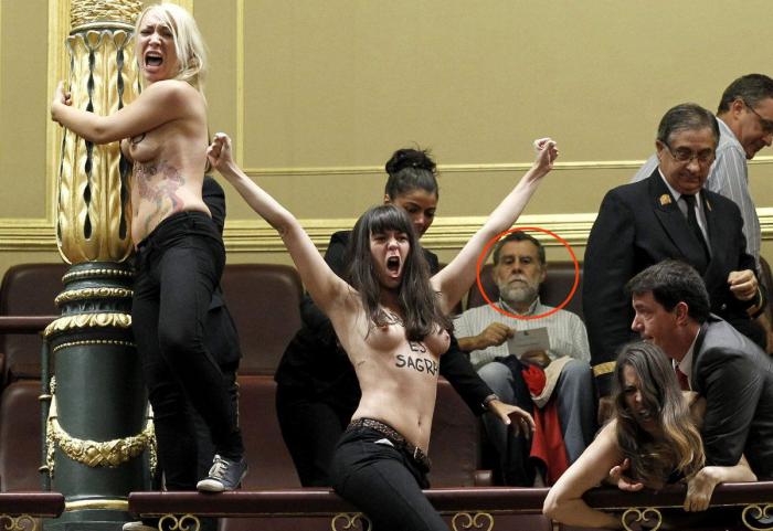 Femen en el Congreso: A ellos no les impresionan las protestas en topless (VÍDEO, FOTOS)