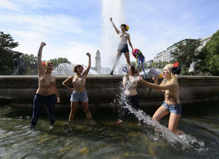 Cumbre Femen por las calles de Madrid en el día de la Fiesta Nacional (FOTOS)