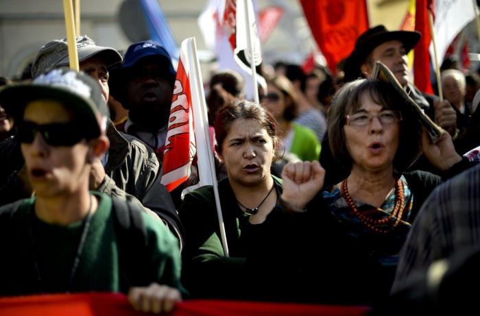 Portugal propone recortar los salarios de funcionarios que superen los 600 euros al mes
