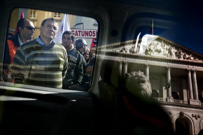 Portugal propone recortar los salarios de funcionarios que superen los 600 euros al mes