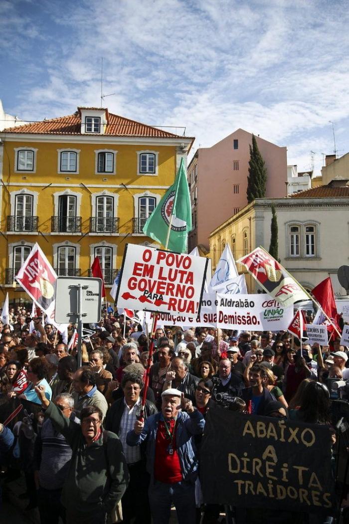 Portugal propone recortar los salarios de funcionarios que superen los 600 euros al mes