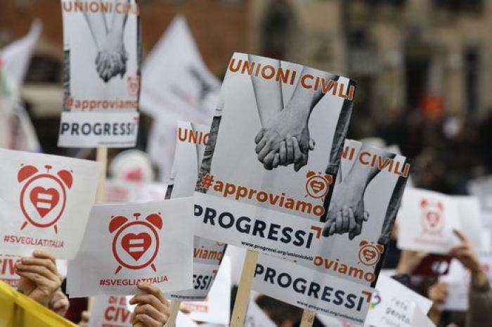 Italia se moviliza para reclamar el reconocimiento de uniones homosexuales