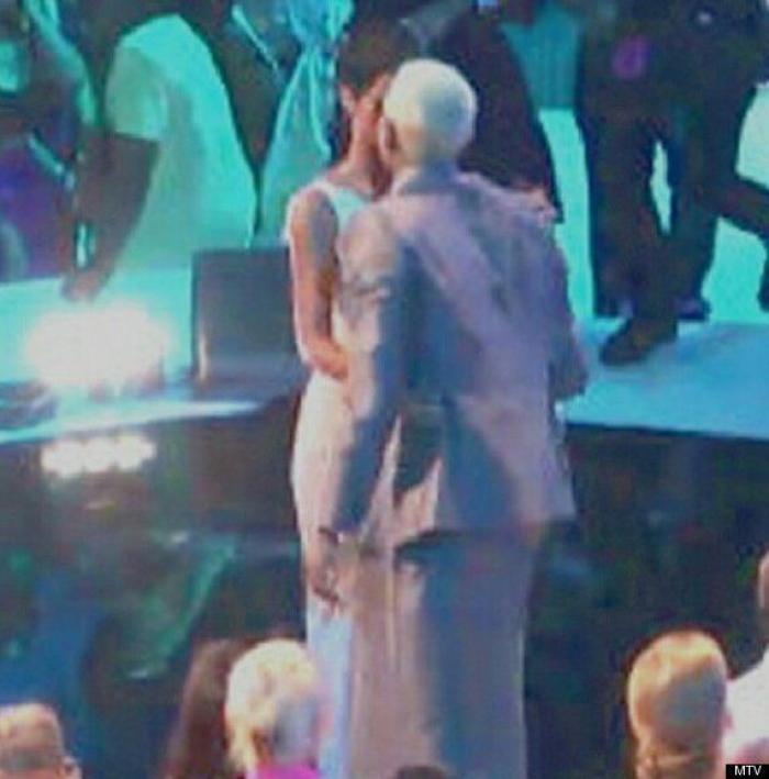 Chris Brown asegura que se sintió como "un jodido monstruo" tras la paliza que le dio a Rihanna en 2009