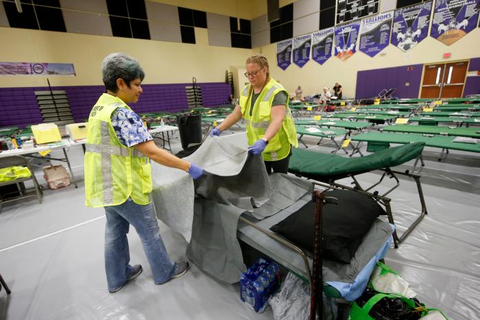 Dorian deja al menos cinco muertos en Bahamas y sigue la alerta en EEUU